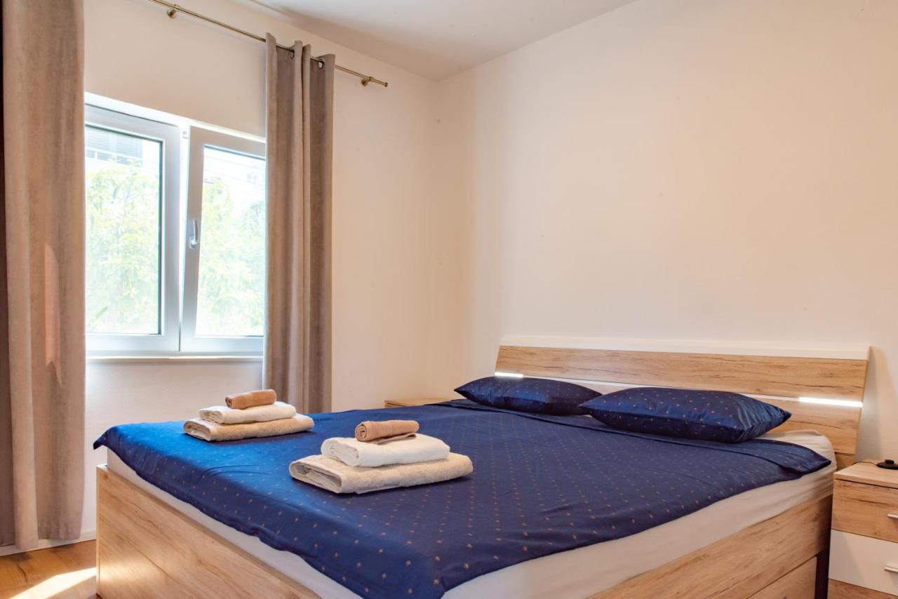 Beach Holiday Home With Private Jacuzzi & Parking Trogir Luaran gambar