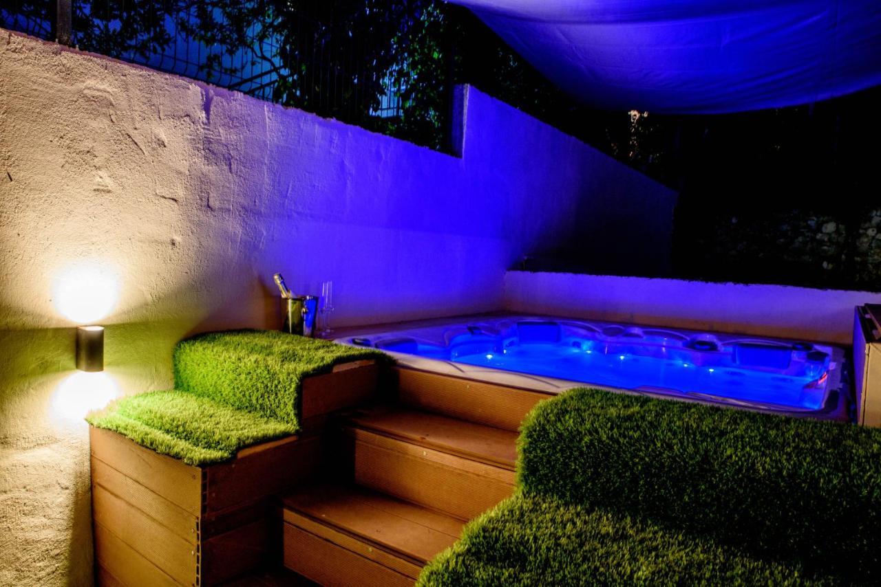 Beach Holiday Home With Private Jacuzzi & Parking Trogir Luaran gambar