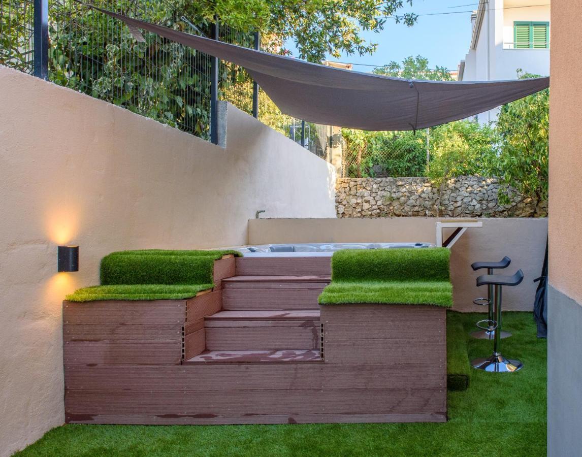 Beach Holiday Home With Private Jacuzzi & Parking Trogir Luaran gambar