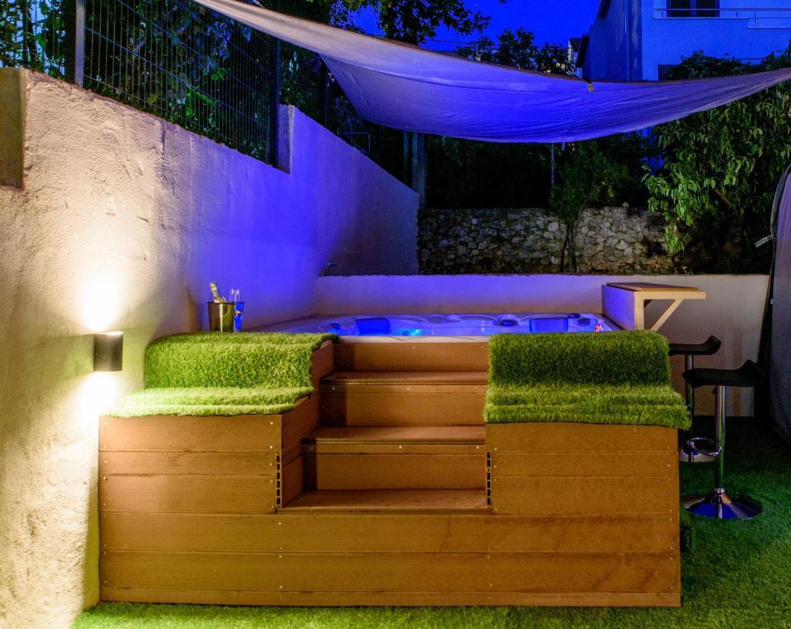 Beach Holiday Home With Private Jacuzzi & Parking Trogir Luaran gambar