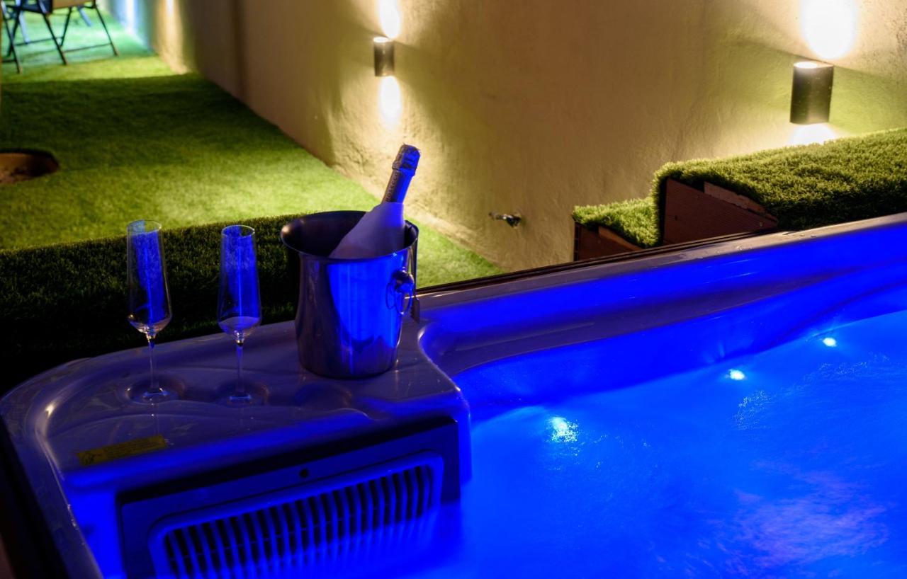 Beach Holiday Home With Private Jacuzzi & Parking Trogir Luaran gambar