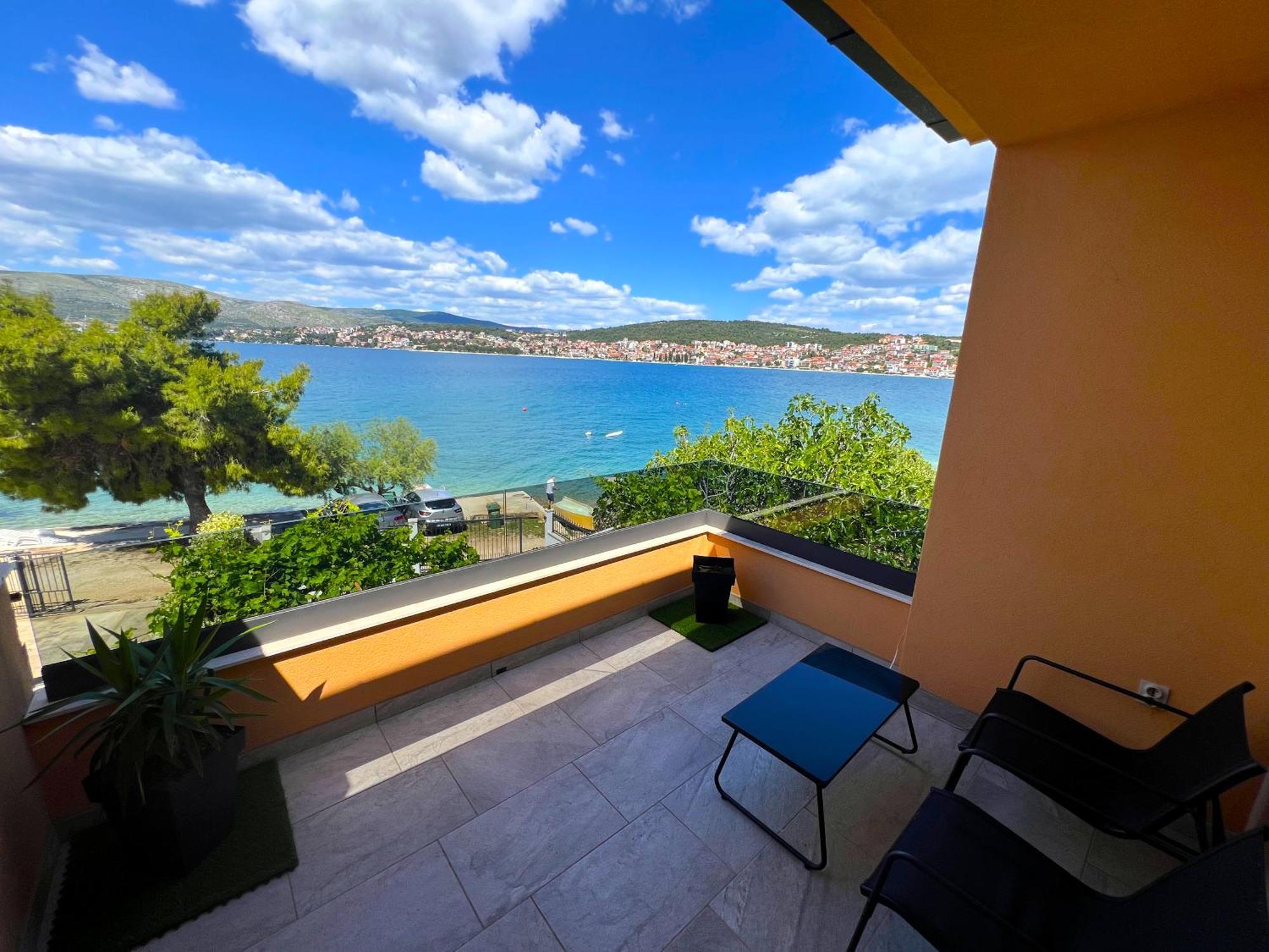 Beach Holiday Home With Private Jacuzzi & Parking Trogir Luaran gambar