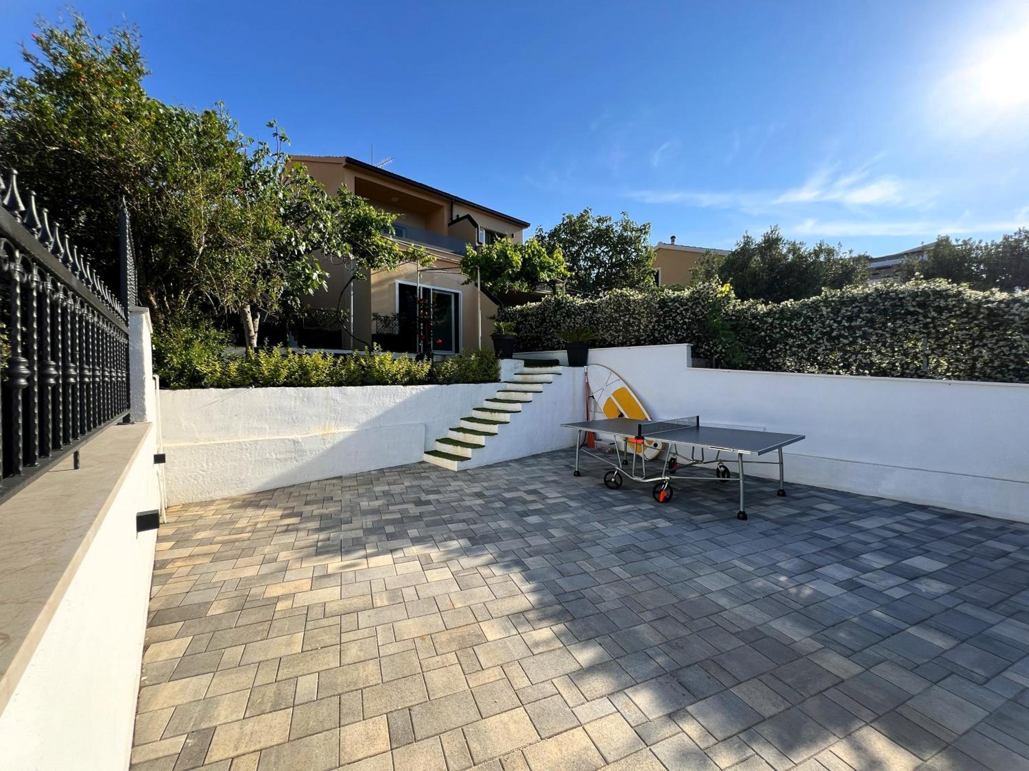 Beach Holiday Home With Private Jacuzzi & Parking Trogir Luaran gambar