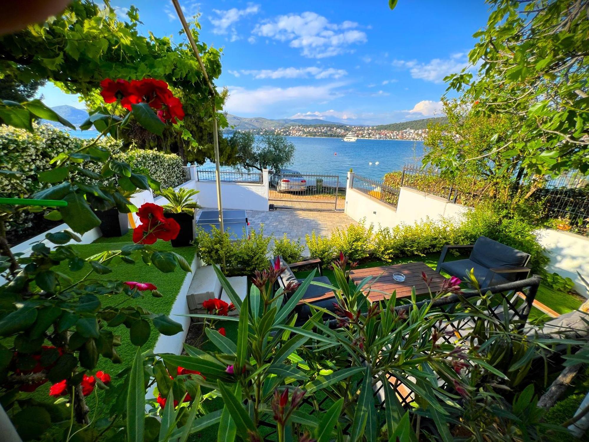 Beach Holiday Home With Private Jacuzzi & Parking Trogir Luaran gambar
