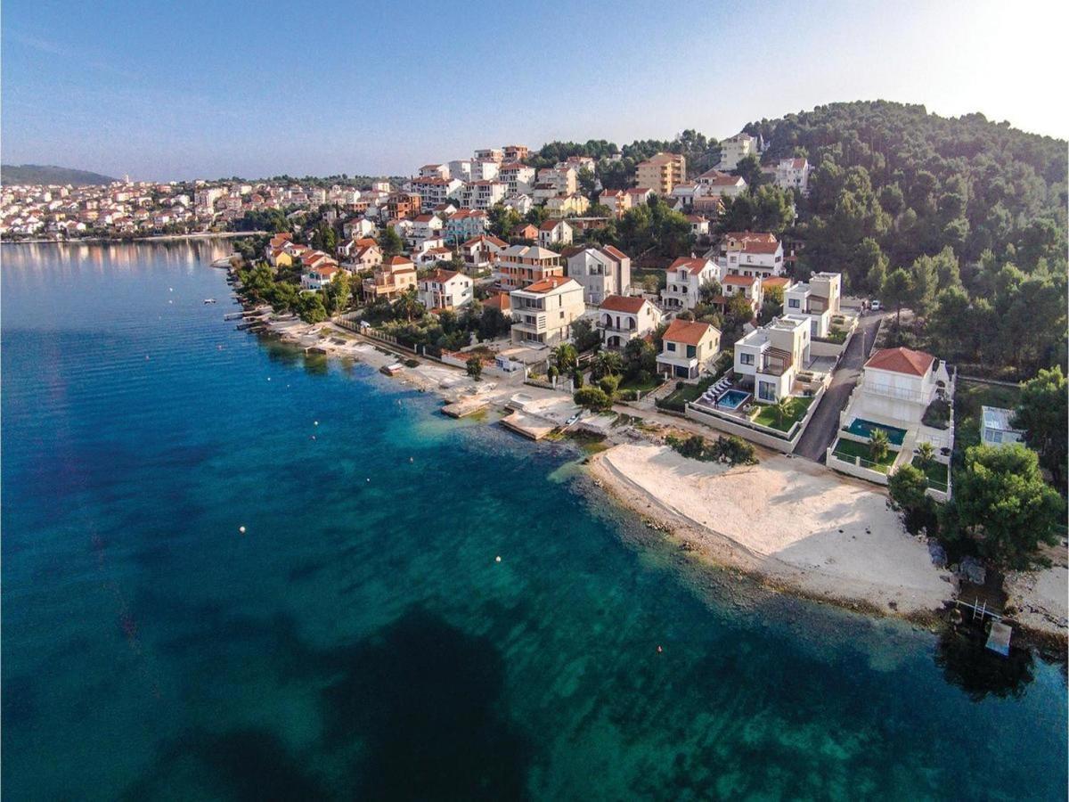 Beach Holiday Home With Private Jacuzzi & Parking Trogir Luaran gambar